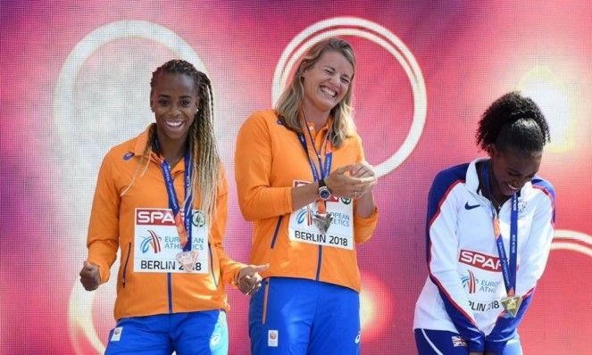 podium-663x398.jpg