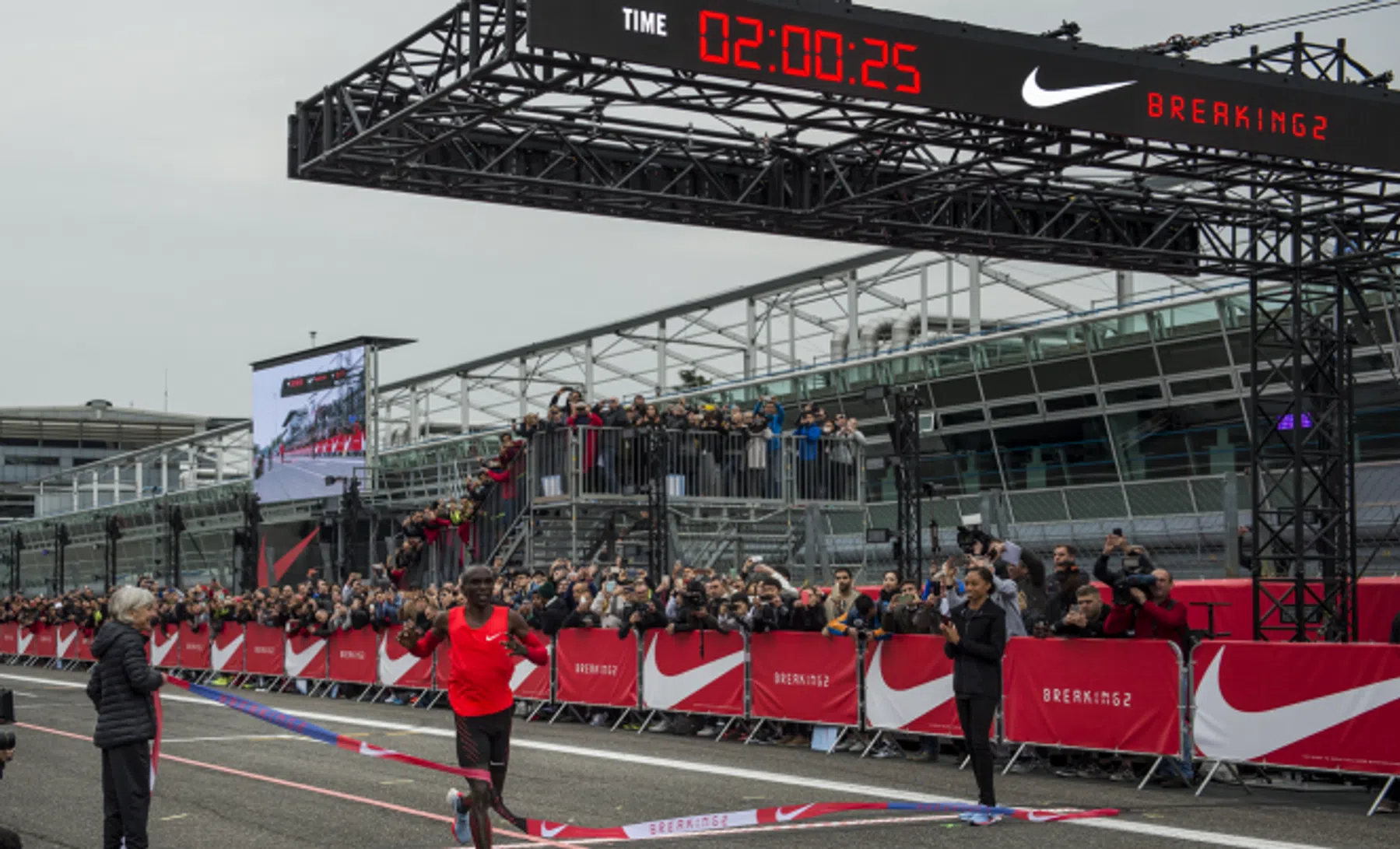 Eliud-Kipchoge-Nike-Breaking2-Finish-663x402.png