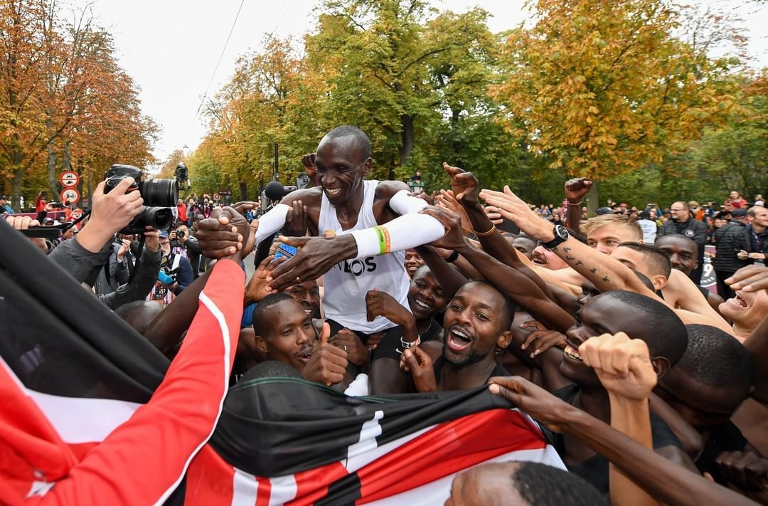 eliud-kipchoge-haalt-marathon-2-uur-ineos-159-1.59.40.jpg