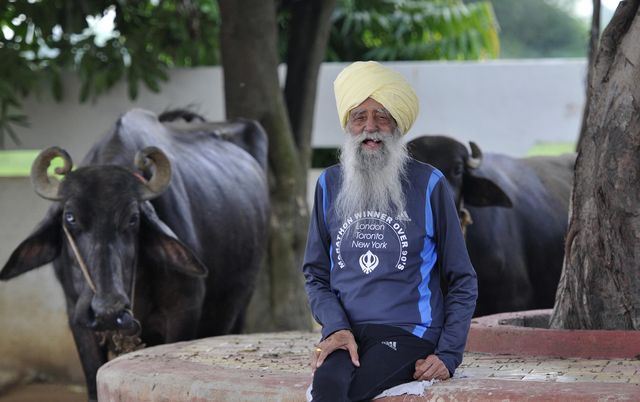 veteran-marathon-runner-fauja-singh-poses-during-an-news-photo-1576083451.jpg