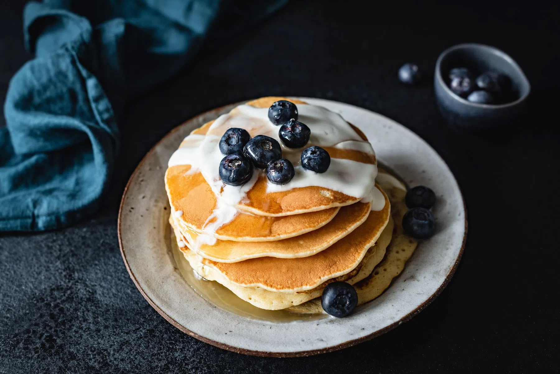 pannenkoeken-yoghurt-bosbessen-makkelijk-recept-gezond-ontbijt.jpg