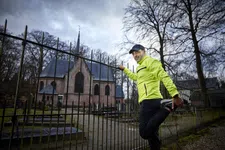 Thumbnail for article: Met elke buitenlandse reis heeft Kefah zijn hardloopschoenen mee