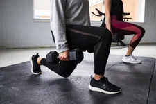 Thumbnail for article: Kun je het beste hardlopen vóór of na je krachttraining?