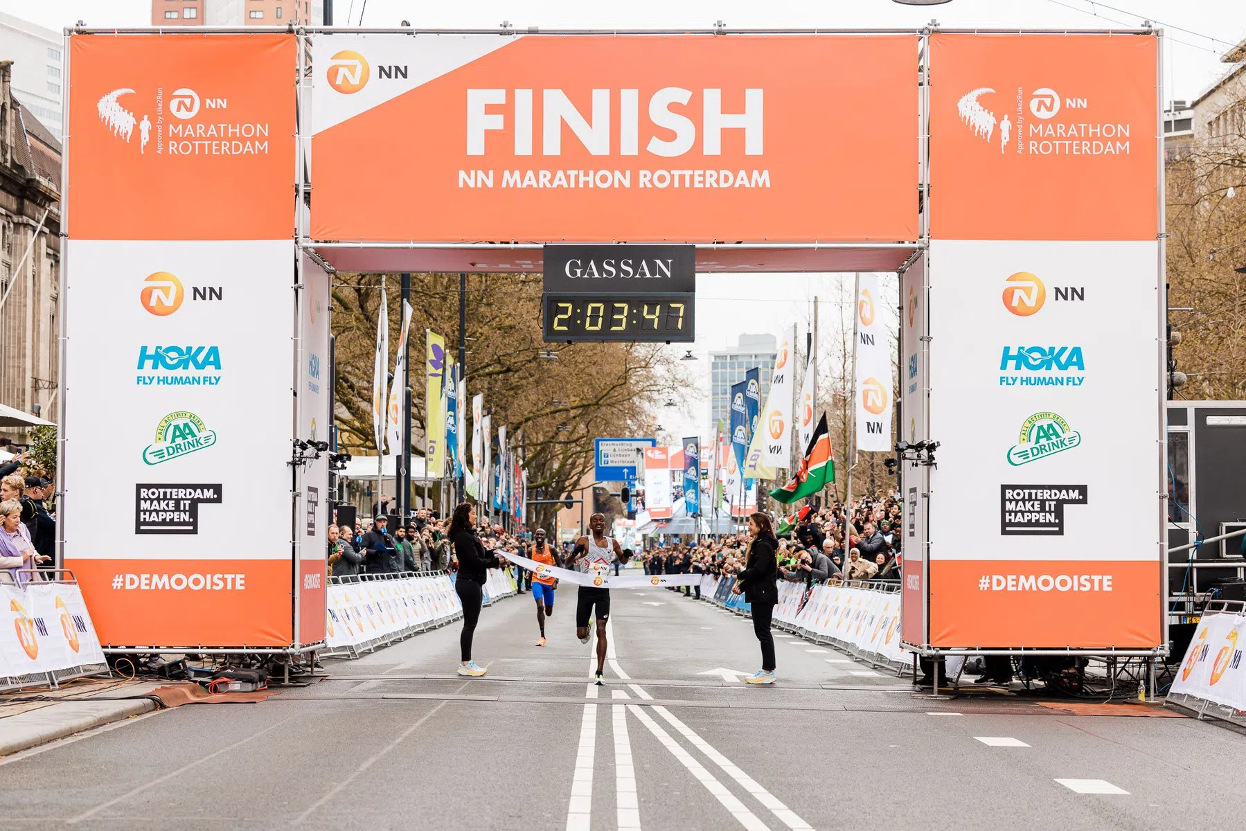 NN-Marathon-Rotterdam-2023--finish-Bashir-Abdi.jpg