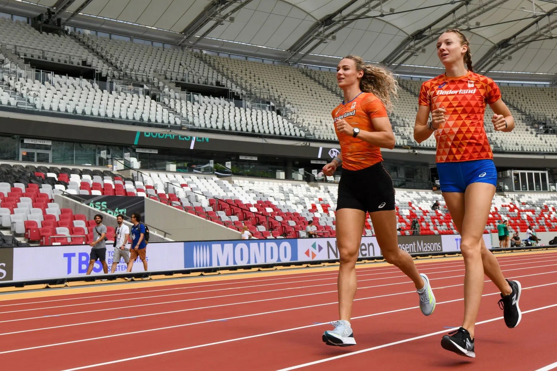 Lieke Klaver en Femke Bol gaan morgen strijden om goud in de Mixed Relay 4x400 meter