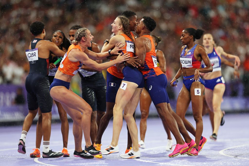 4x400 mixed estafetteteam pakt olympisch goud op fenomenale wijze