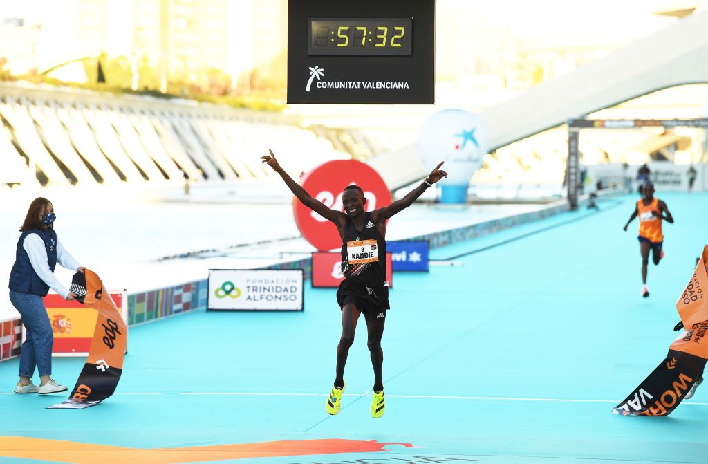 wereldrecord-halve-marathon-2020-hardlopen.jpg