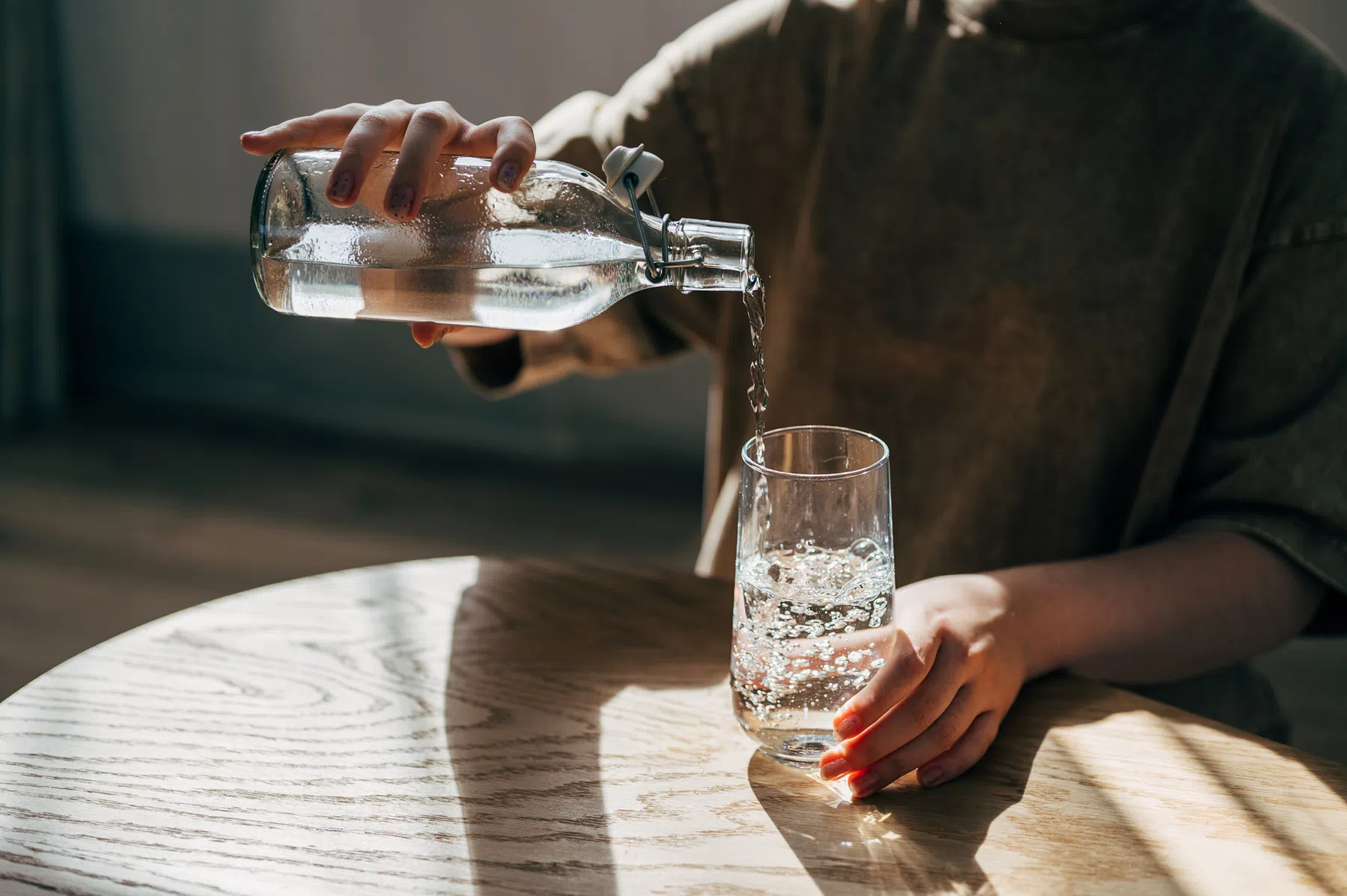 Hoeveel liter water moet je per dag drinken, is een liter genoeg?