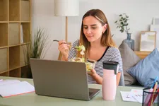 Thumbnail for article: Haal het maximale uit je lunchpauze met deze workouts