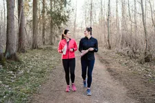 Thumbnail for article: Wandelen of hardlopen: wat is beter voor je?