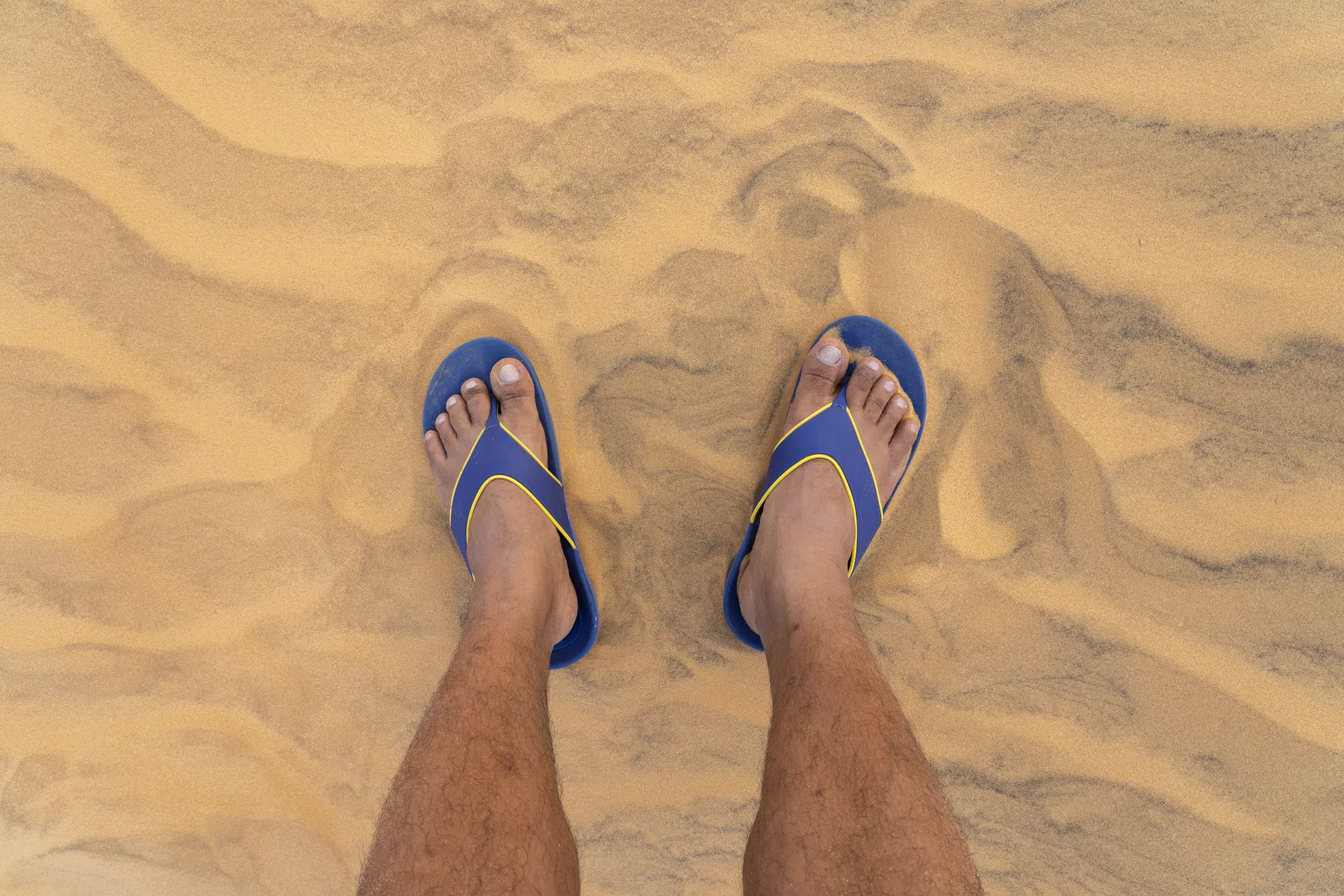 Runner's World zocht uit: Is het slecht om op slippers te lopen?