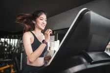 Thumbnail for article: 5 trainingen voor op de loopband