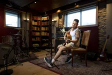 Thumbnail for article: Douwe Bob: ‘Hardlopen is onlosmakelijk verbonden met hoe ik in het leven sta’