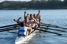 Thumbnail for article: Roeien of hardlopen: welke training is beter voor je lichaam?
