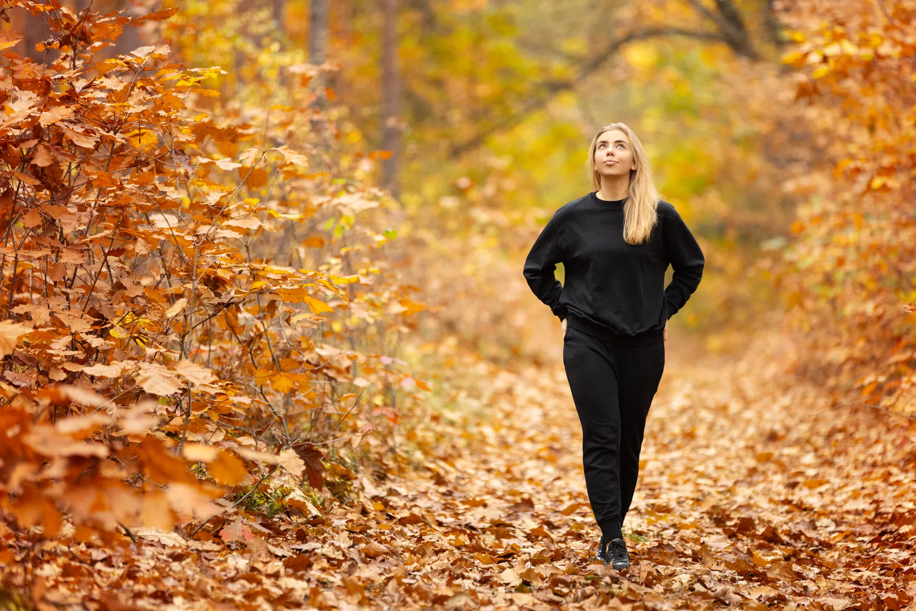 Waarom een simpele wandeling wonderen kan doen voor je nachtrust