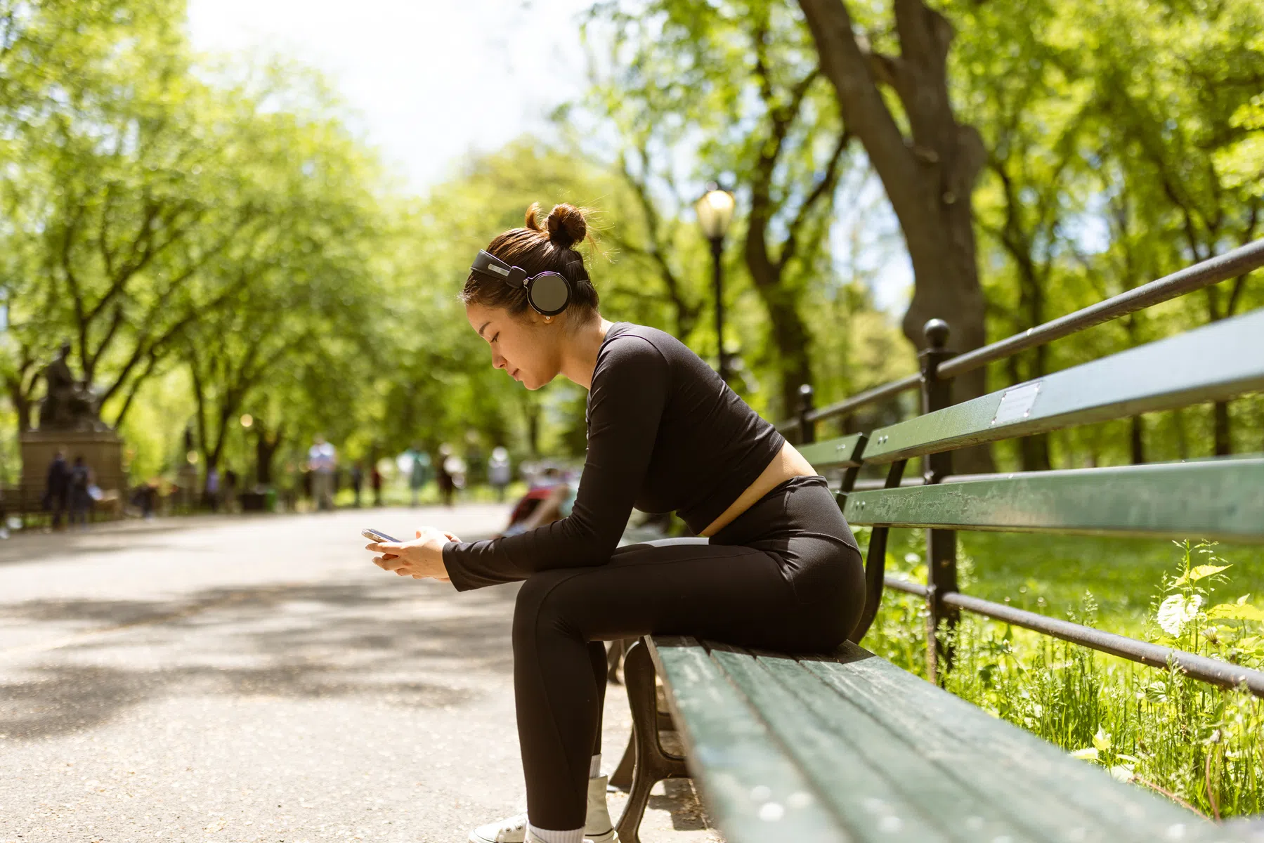 Liever buiten trainen? Voor deze full-body workout heb je alleen een bankje nodig