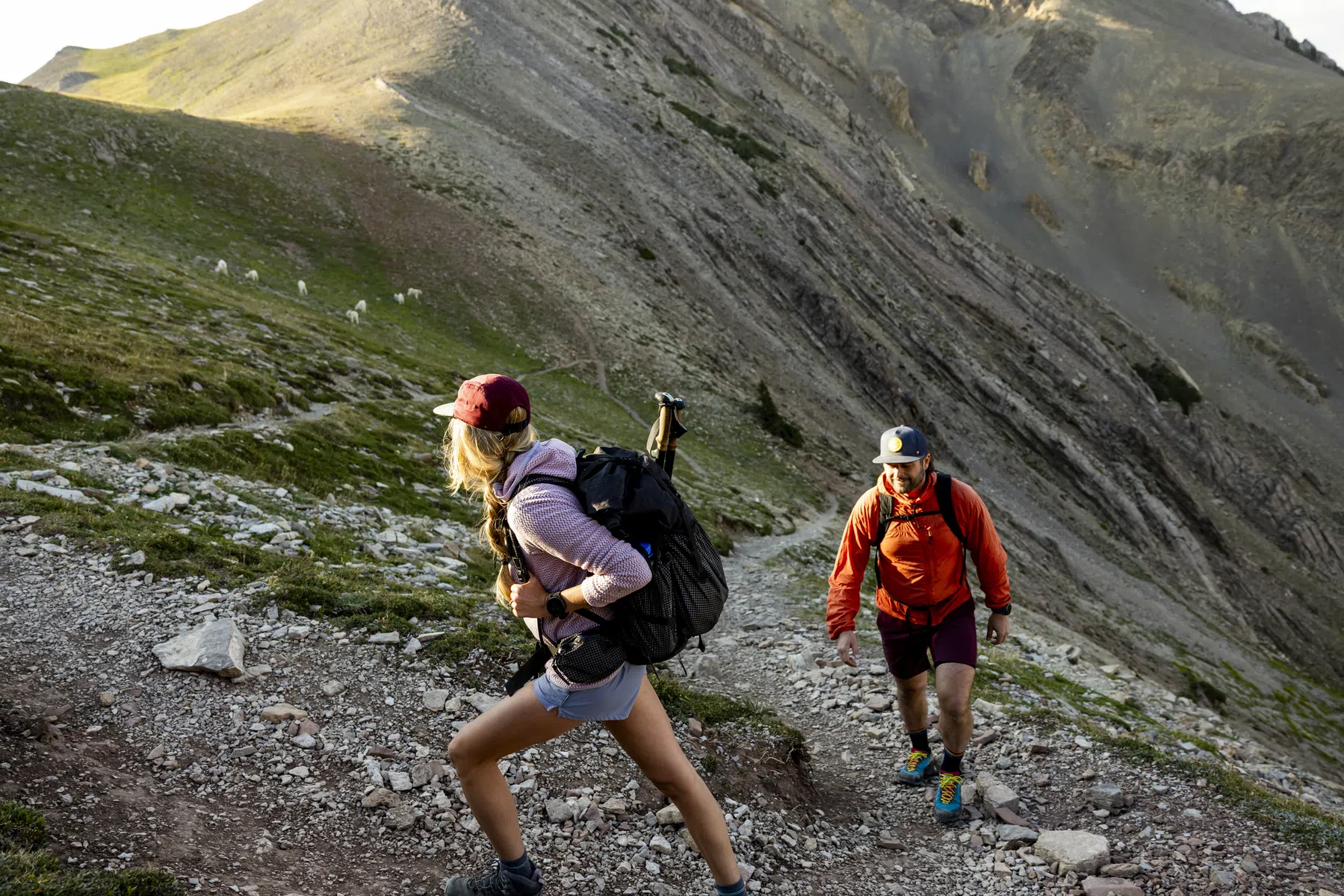 Wandelen met een zware rugzak: voordelen rucking