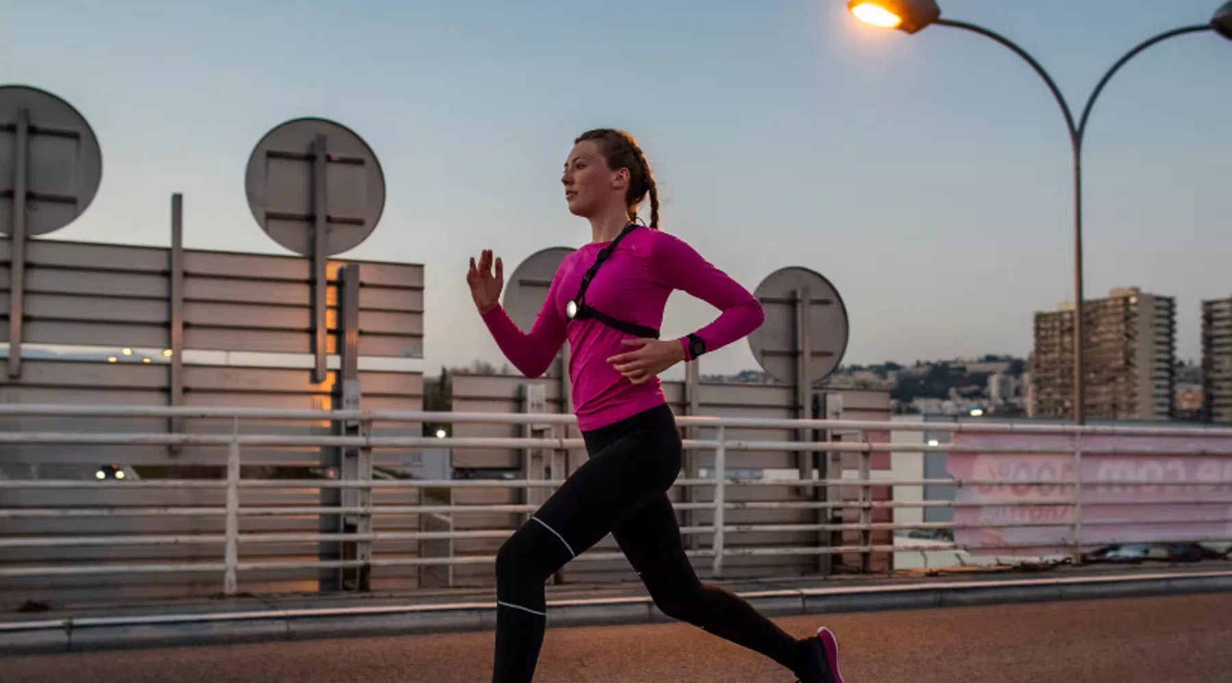 Review Kiprun Runlight 900 USB: 'Voldoende licht en nauwelijks voelbaar'