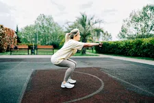 Thumbnail for article: Geen zin in gewichten? Voor deze 30-minuten workout heb je alleen je lichaam nodig