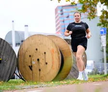 Thumbnail for article: Emmanuelle x PROJECT26: ‘Ik ga mijn lichaam niet slopen voor die medaille’