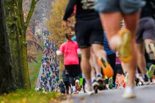 De gemiddelde hardloper loopt zo vaak per jaar een wedstrijd