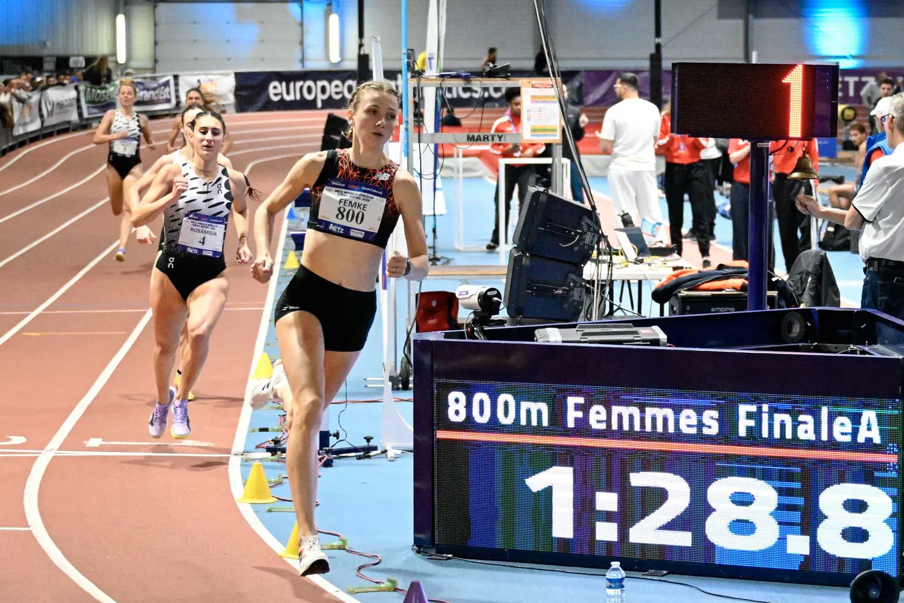 Femke Bol niet individueel naar WK Indoor, mikt op snelste 600 meter ooit
