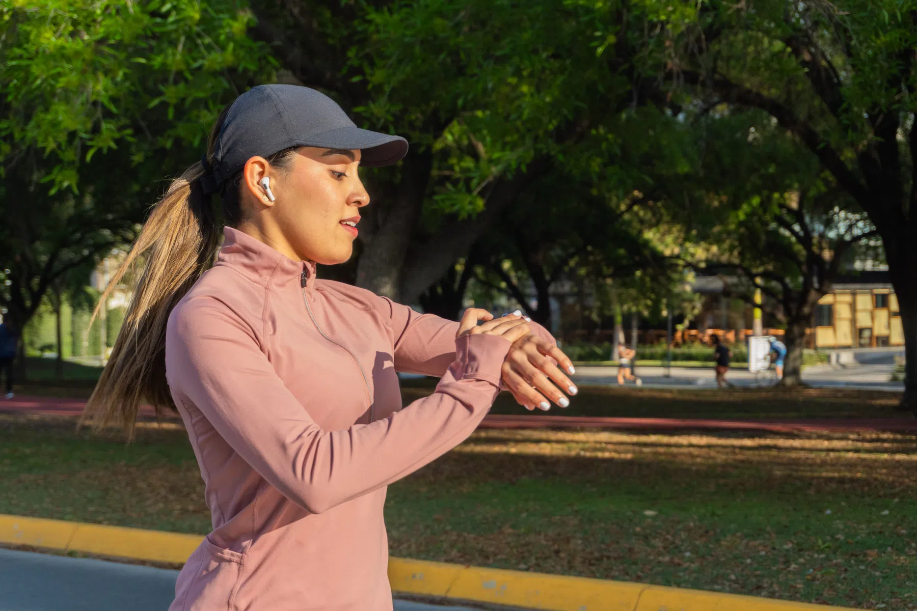 Werkt je sporthorloge nog als je ’m over je shirt draagt tijdens hardlopen?