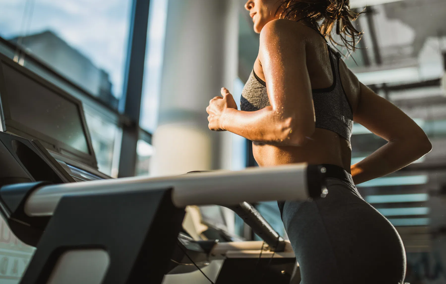 Verbrand je meer calorieën met buiten hardlopen of op de loopband?