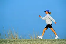 Thumbnail for article: Wat een lange wandeling écht doet met je lichaam