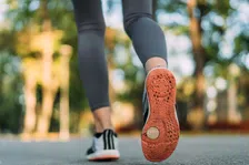 Thumbnail for article: Last van je kuiten na het wandelen? Zo herstel je slim