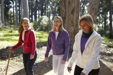 Thumbnail for article: Zoveel kilometer per week wandelen is gezond na je 40e