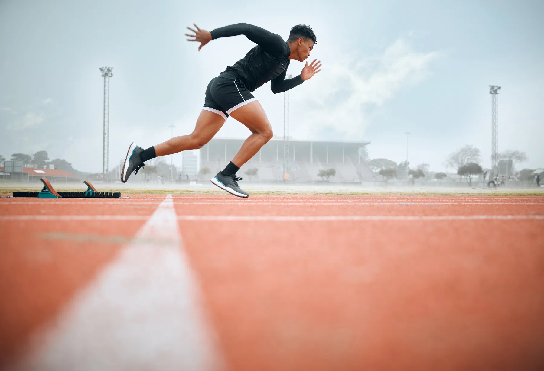 Hoe sprint je sneller? Deze tips van een hardloopcoach helpen je vooruit!