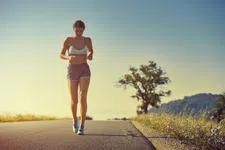 Thumbnail for article: Hardlopen tijdens code oranje: verstandig of juist gevaarlijk?