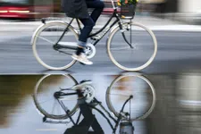 Thumbnail for article: Wat is gezonder: wandelen of fietsen?