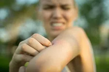 Tekenbeet na het hardlopen? Zo herken en verwijder je een teek