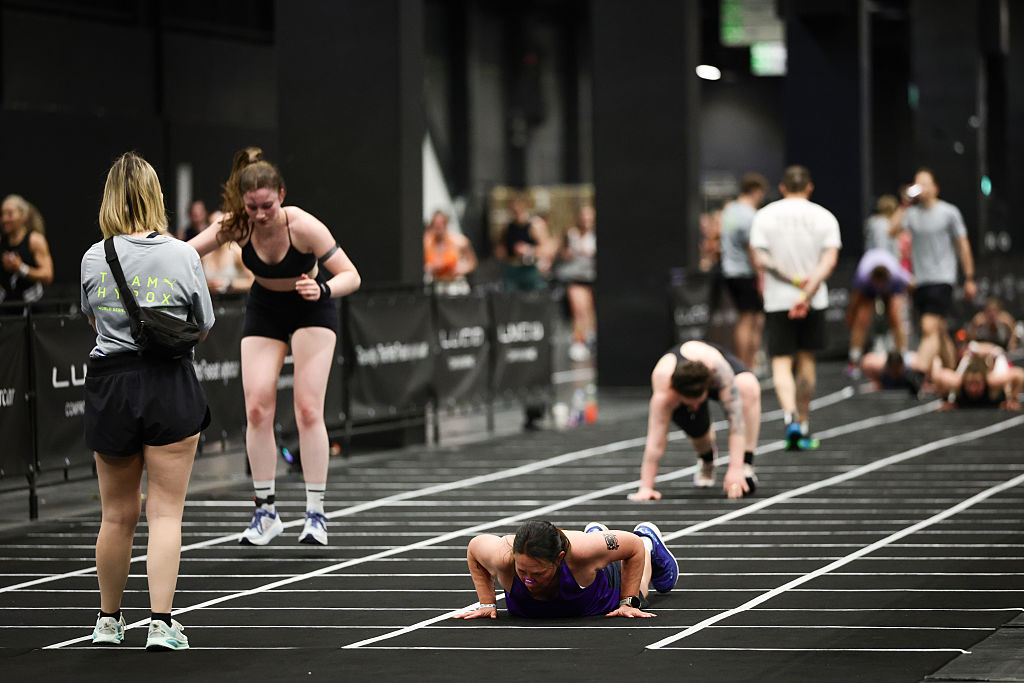 Zo overleef je de burpee broad jumps tijdens je eerste HYROX