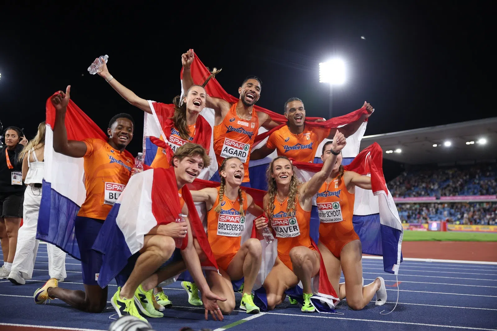 Nederlandse 4x400-vrouwen pakken EK-goud, mannen brons