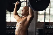 Thumbnail for article: Langer leven? Dan hoef je verrassend weinig tijd aan krachttraining te besteden