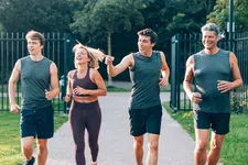 Thumbnail for article: Sterker en efficiënter hardlopen? Doe deze 6 krachtoefeningen in de sportschool of gewoon thuis