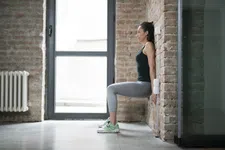 Thumbnail for article: Hoe lang moet je een wall sit kunnen volhouden voor je leeftijd?