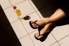 Deze 6 slippers ondersteunen je voeten na een lange dag