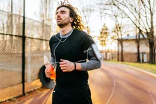 Thumbnail for article: Wat 10 minuten langzaam hardlopen doet met je brein