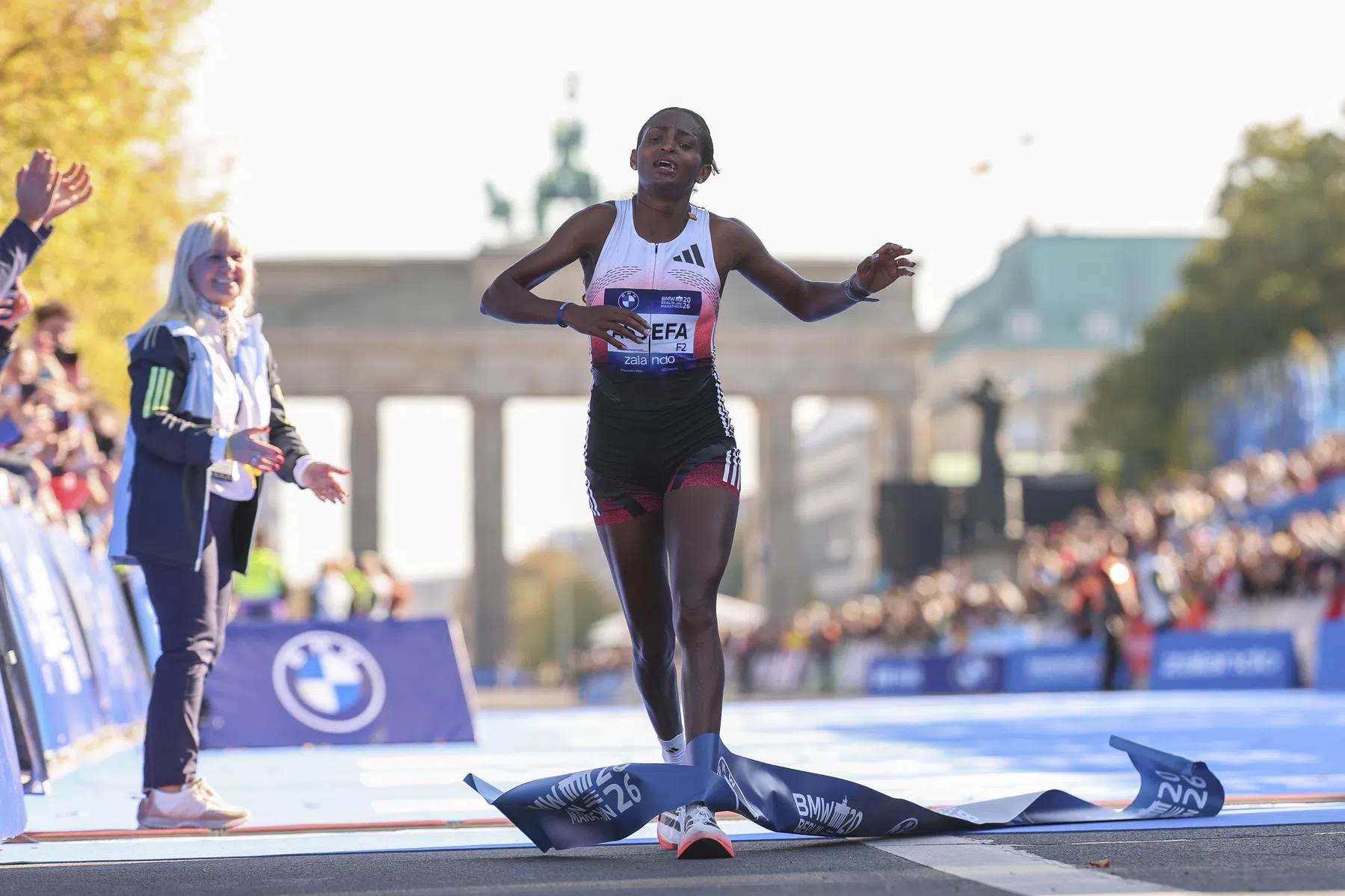 Assefa wint Berlijn met gescheurde achillespees