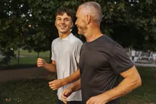 Thumbnail for article: Hoe snel zou je 5 kilometer moeten kunnen hardlopen volgens je leeftijd?